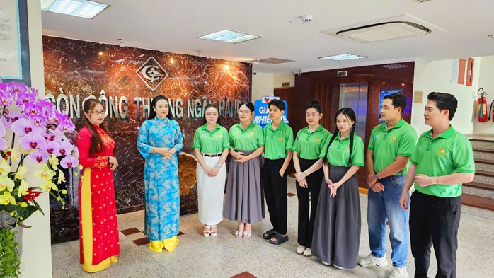 7 thí sinh chung kết Chuông Vàng vọng cổ thăm, tri ân đơn vị 20 năm đồng hành- Ảnh 5.