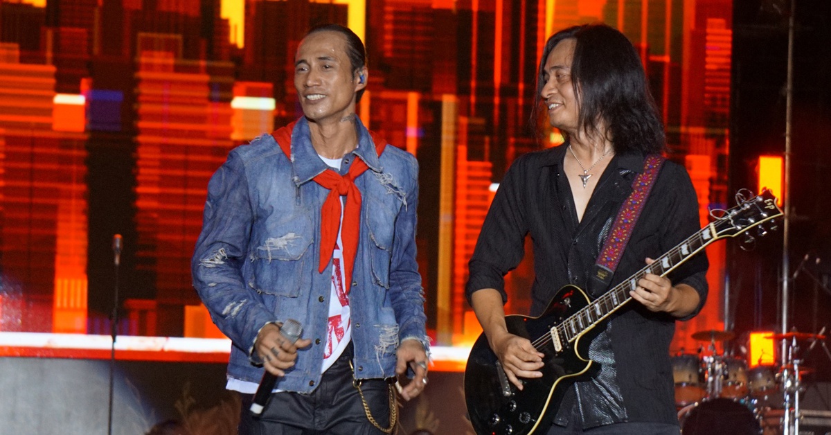 Khi ‘Đất nước trọn niềm vui’, ‘Viết tiếp câu chuyện hòa bình’ hát kiểu rock