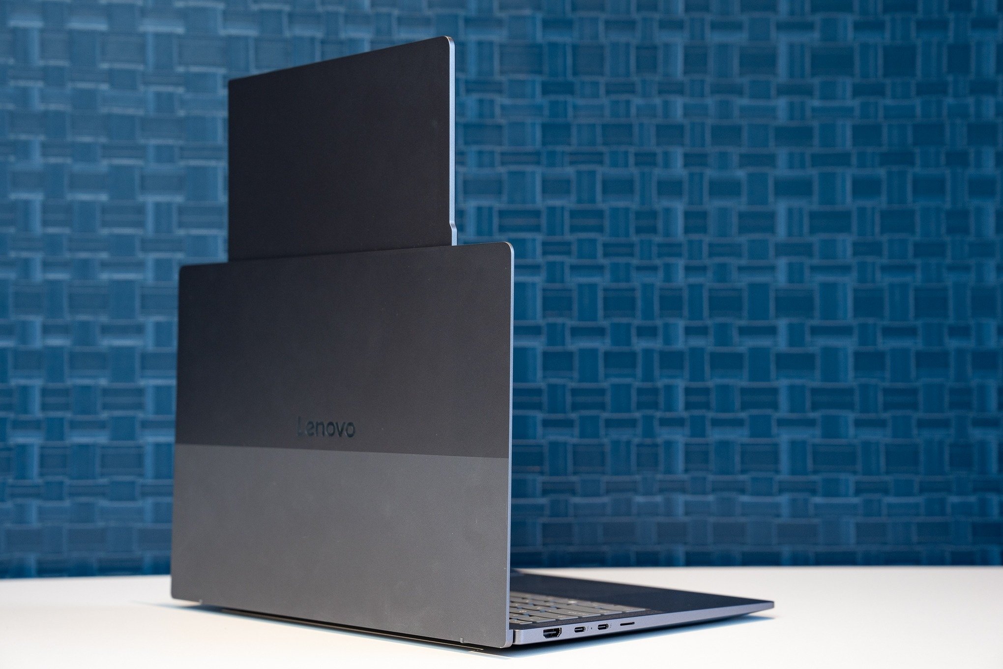 su kien IFA 2025,  Lenovo laptop xoay,  Lenovo ThinkBook VertiFlex Concept,  trien lam cong nghe anh 3