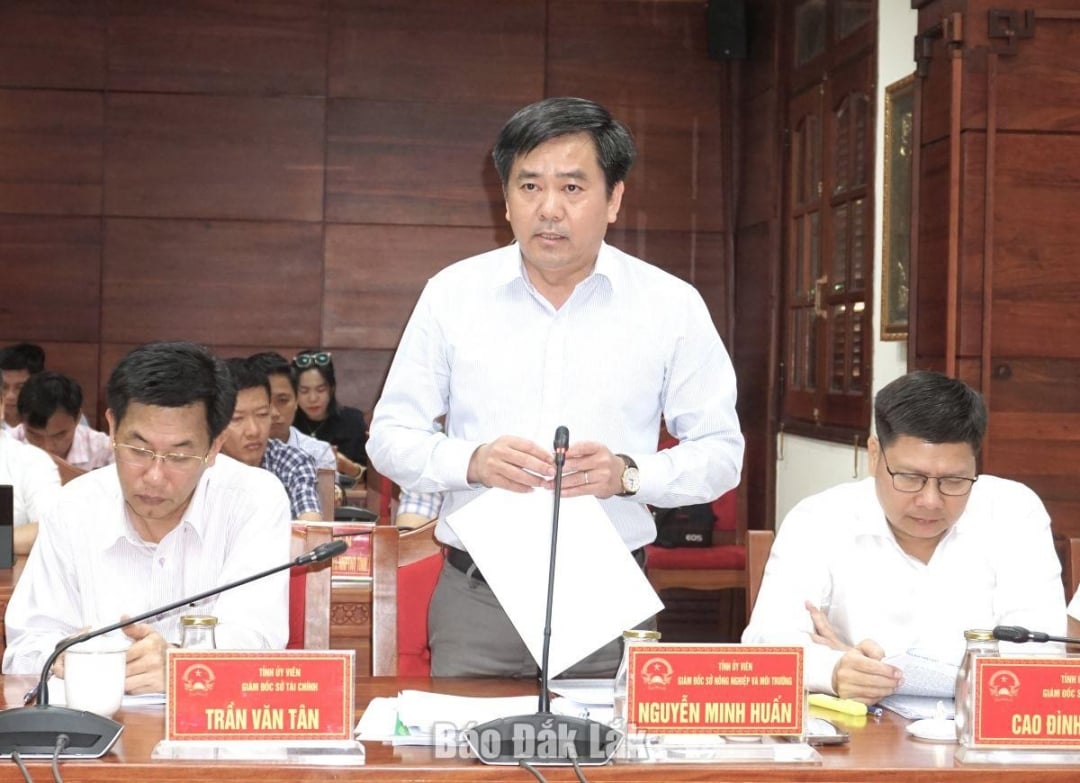 Giám đốc Sở Nông nghiệp và Môi trường Nguyễn Minh Huấn báo cáo tham luận tại hội nghị.