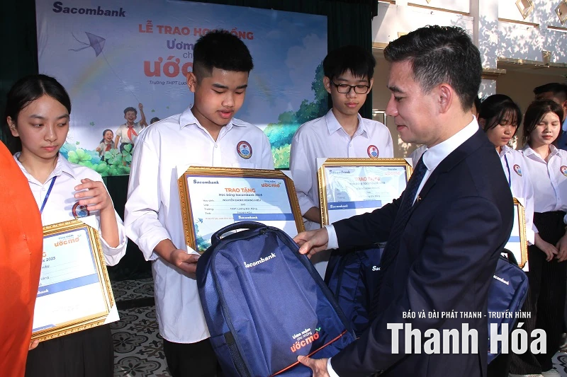 Sacombank - សាខា Thanh Hoa បានផ្តល់អាហារូបករណ៍ 