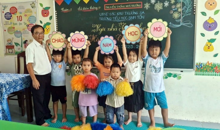 Năm học mới ở Trường Sa - Ảnh 1.