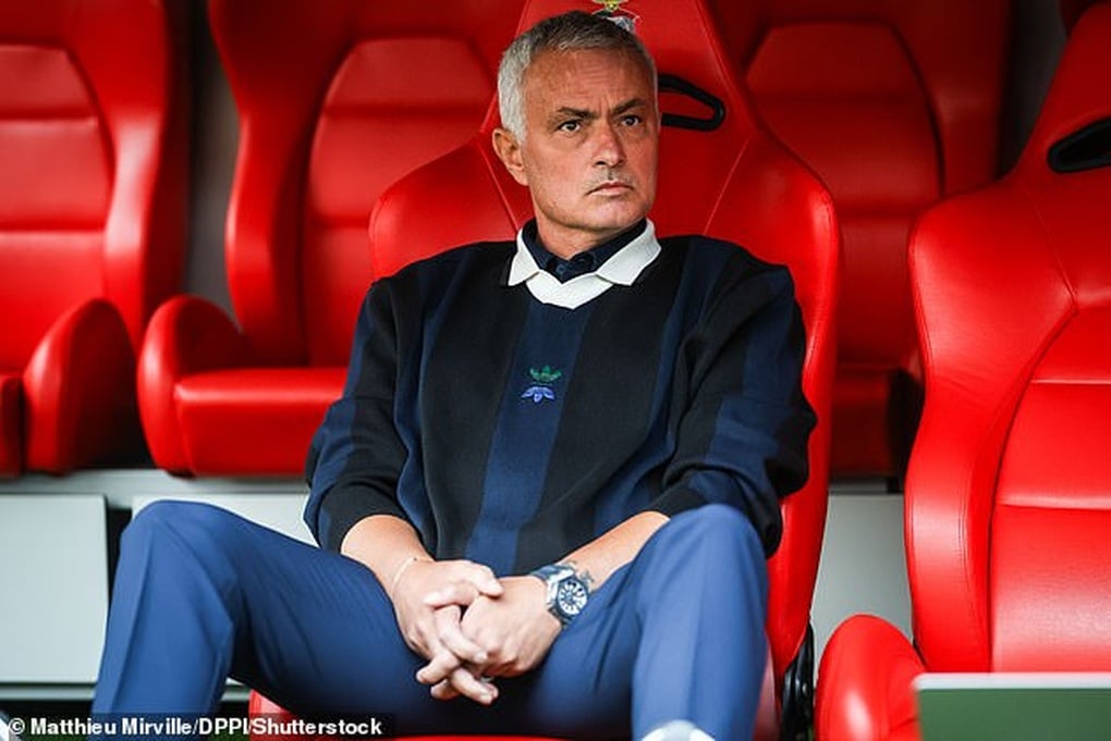 Lý do thực sự khiến HLV Mourinho bỗng dưng bị sa thải - 1