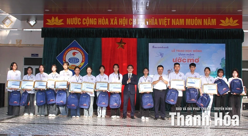 Sacombank - សាខា Thanh Hoa បានផ្តល់អាហារូបករណ៍ 
