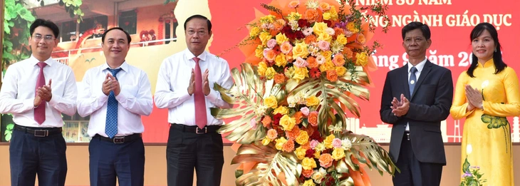 hiệu  trưởng - Ảnh 1.