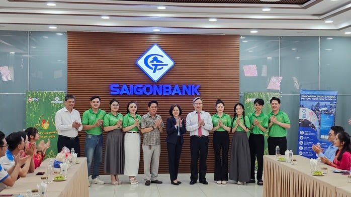 7 thí sinh chung kết Chuông Vàng vọng cổ thăm, tri ân đơn vị 20 năm đồng hành- Ảnh 1.