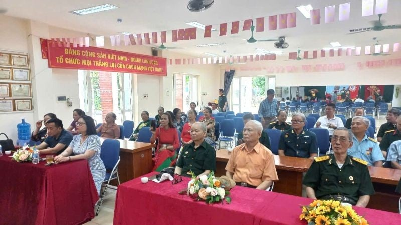 Quang cảnh 1 cuộc họp của tổ dân phố trên địa bàn phường Từ Liêm, Hà Nội. (Ảnh: PV)
