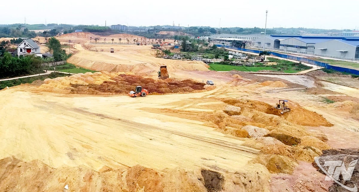 Proyek investasi dalam pembangunan dan bisnis infrastruktur Taman Industri Song Cong II - Tahap 2 sedang dilaksanakan dengan lancar dan akan terus menarik banyak investor besar, termasuk perusahaan swasta.