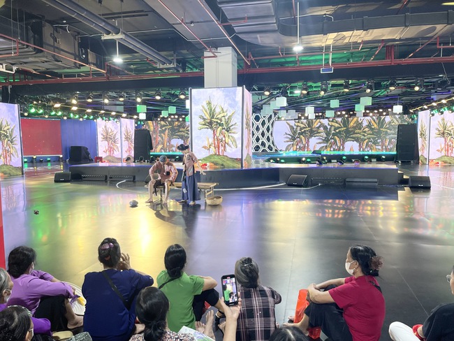 Triển lãm thành tựu Đất nước tiếp tục thu hút đông đảo người dân, học sinh, sinh viên thăm quan, trải nghiệm - Ảnh 1.