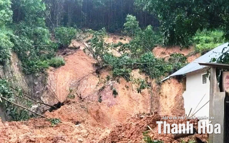Announcing an emergency situation regarding landslides at Muong Ly Ethnic Boarding Secondary School