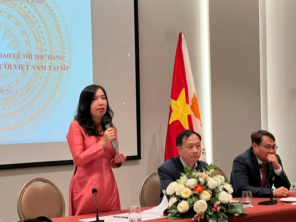 Thứ trưởng Bộ Ngoại giao Lê Thị Thu Hằng thăm cộng đồng người Việt tại Cyprus