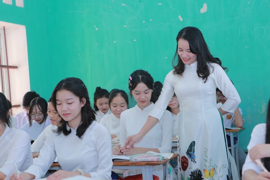 Nghị quyết số 71-NQ/TƯ khẳng định vai trò lãnh đạo toàn diện của tổ chức Đảng, hướng đến một nền giáo dục tinh gọn, thực chất.