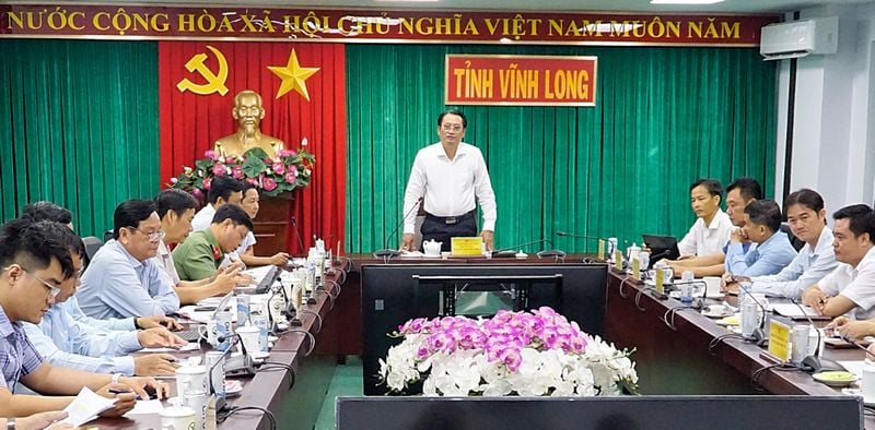 អនុប្រធានគណៈកម្មាធិការប្រជាជនខេត្ត លោក Nguyen Quynh Thien ថ្លែងសុន្ទរកថាបញ្ចប់កិច្ចប្រជុំ។