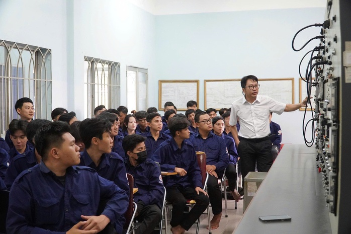 Meslek öğretmenlerini elde tutmak için ek ödenekler - Fotoğraf 1. Thêm phụ cấp, giữ chân thầy dạy nghề - Ảnh 1.