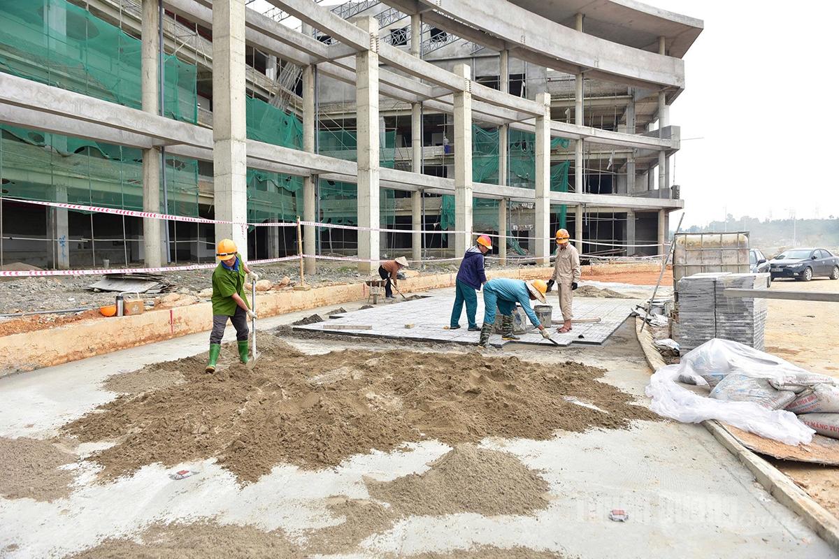 پراونشل جنرل ہسپتال پروجیکٹ کے مختلف حصوں کی تعمیراتی پیشرفت کو تیز کریں۔