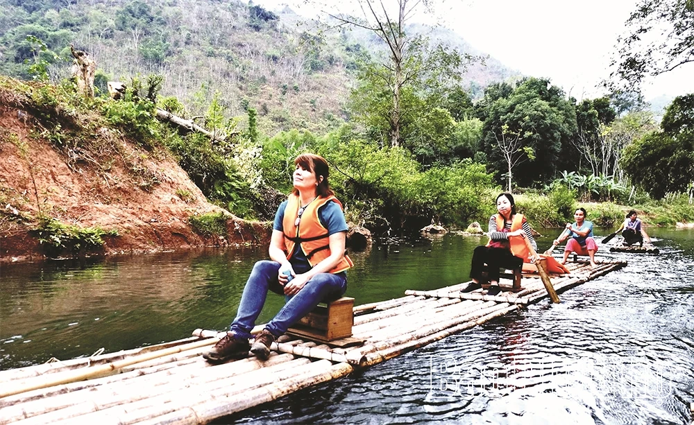 Pelancongan berasaskan komuniti di perkampungan minoriti etnik Thai di Mai Chau adalah menarik.