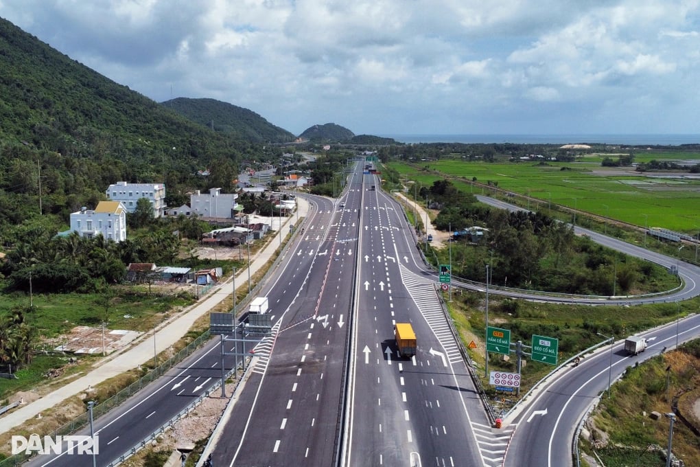 Der erste Abschnitt der Schnellstraße Van Phong - Nha Trang ist mit der Zufahrtsstraße zum Co Ma Tunnel verbunden (Foto: Trung Thi).