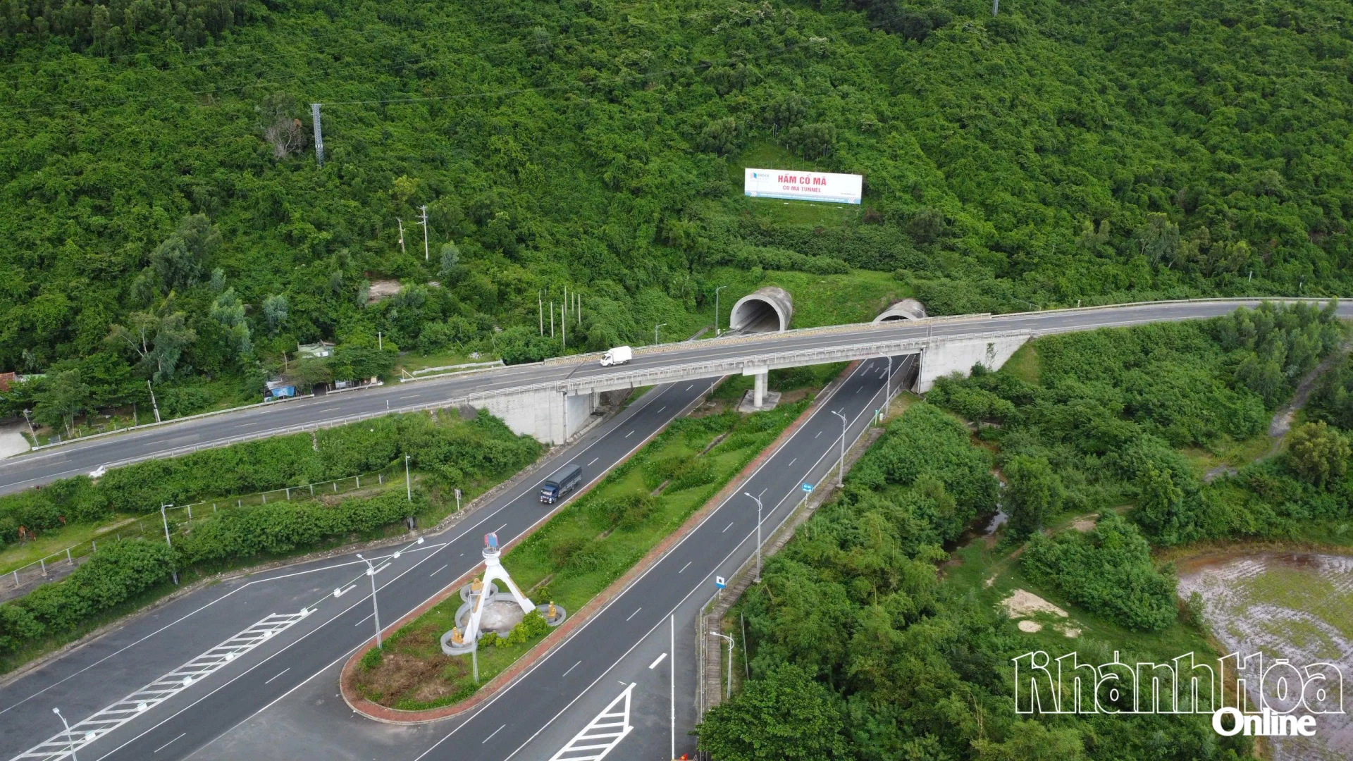Motorveiprosjektet Van Phong - Nha Trang kobles til Co Ma-tunnelen.