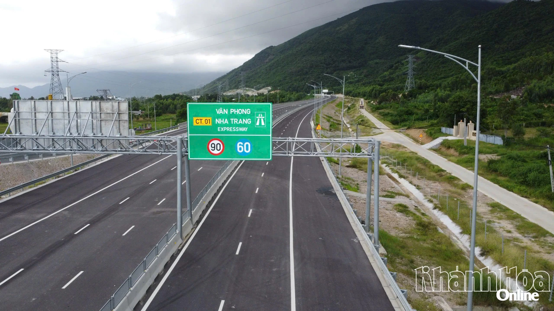 Motorveien Van Phong - Nha Trang har en maksimal hastighet på 90 km/t og en minimumshastighet på 60 km/t.