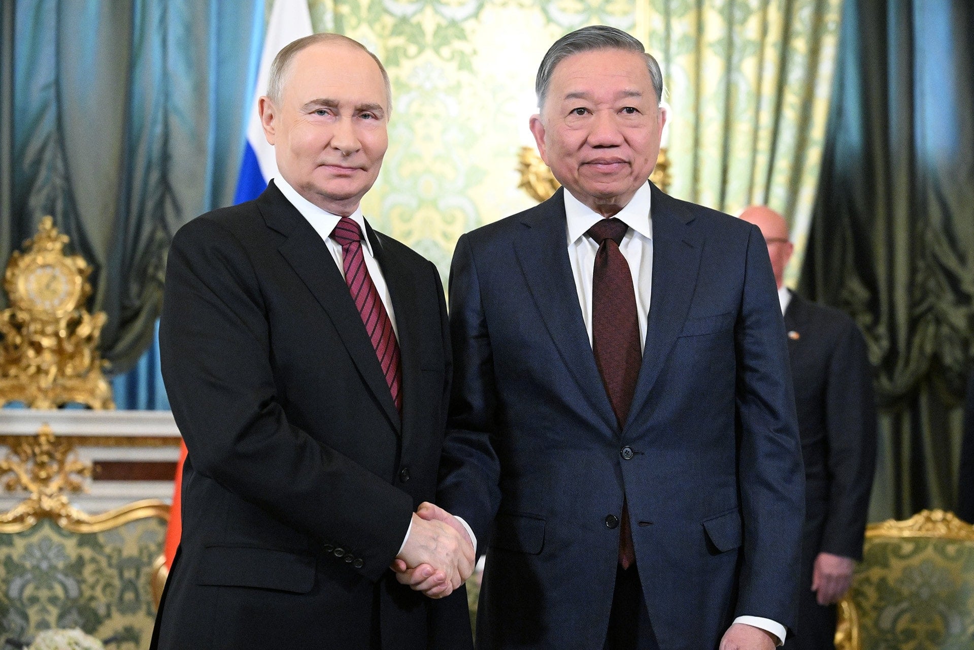 https://static-images.vnncdn.net/vps_images_publish/000001/000003/2026/1/1/bo-truong-ngoai-giao-kieu-hoi-dat-muc-ky-luc-hon-16-ty-usd-1695.jpg