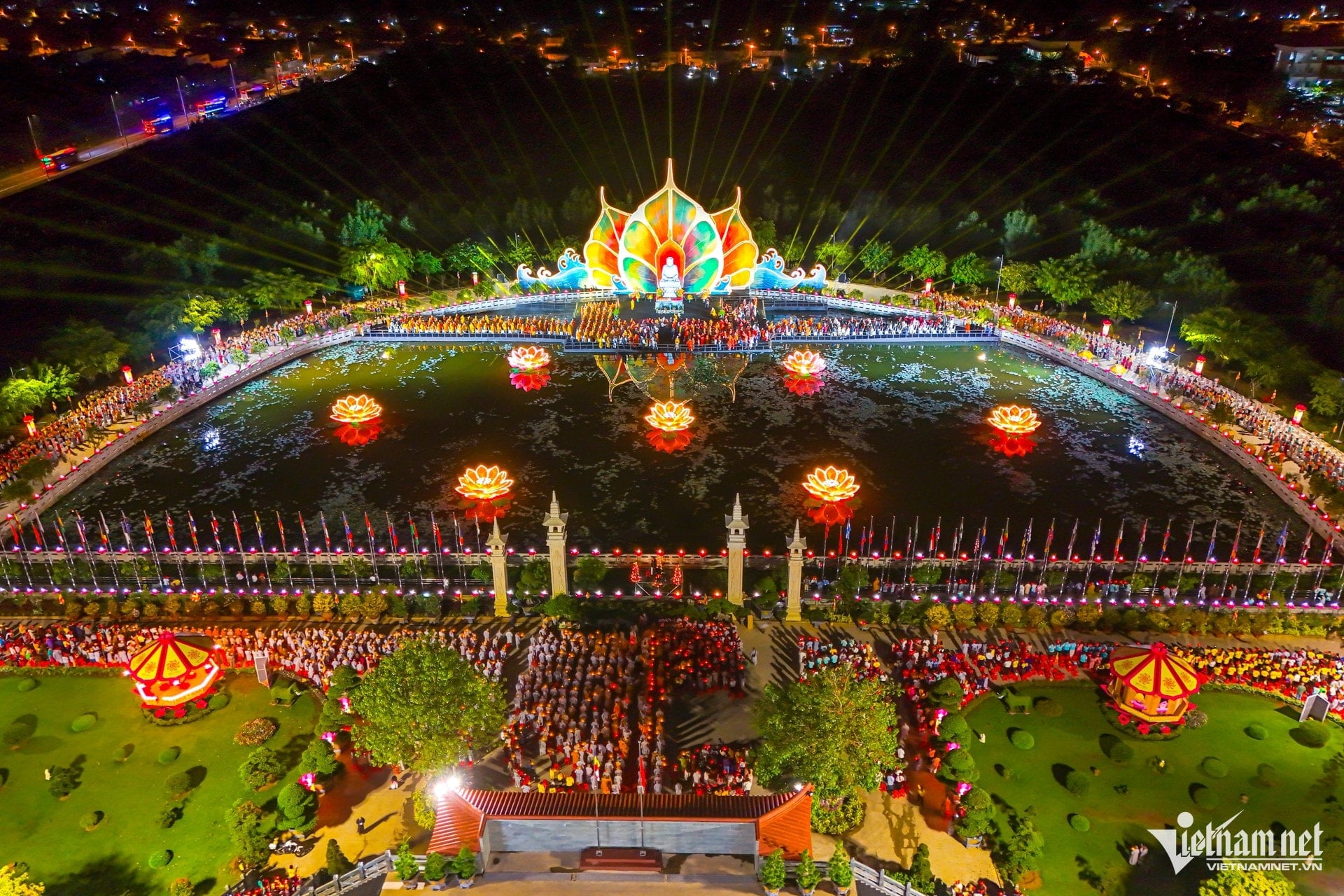 w vesak 2925 nguyen hue 32 31513.jpg