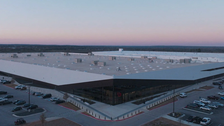 โรงงานผลิตดาวเทียม Starlink ของ SpaceX ในเมืองบาสทรอป รัฐเท็กซัส สหรัฐอเมริกา (ที่มา: SpaceX)