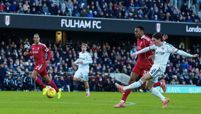 Liverpool đánh rơi chiến thắng ở phút bù giờ thứ 7 - Ảnh 2.