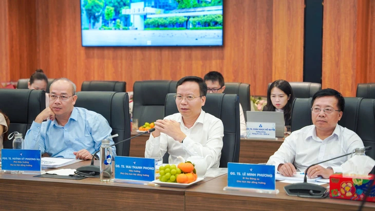 Kỳ họp thứ 19 của Hội đồng trường Trường đại học Bách khoa (Đại học Quốc gia TP.HCM) nhiệm kỳ 2020-2025 thông qua nhiều chủ trương quan trọng trong định hướng phát triển của trường - Ảnh: NHƯ QUỲNH