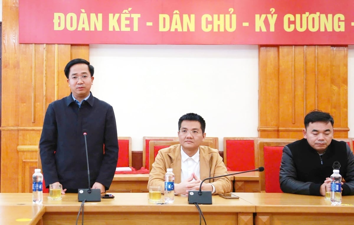 Ông Trần Minh Sáng, Giám đốc Sở Nông nghiệp và Môi trường tỉnh Lào Cai, khẳng định, tất cả các dự án đầu tư vào tỉnh Lào Cai, sau khi thực hiện đầy đủ các quy định của pháp luật và hoàn tất nghĩa vụ tài chính sẽ được Sở tham mưu hoàn thiện thủ tục cấp Giấy chứng nhận quyền sử dụng đất trong vòng 24 giờ. Ảnh: Thanh Ngà.