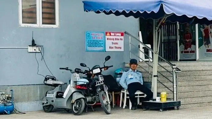 Nabíjecí stanice pro elektromobily v bytovém domě v okrese Dong Hung Thuan v Ho Či Minově Městě. Foto: THANH HIEN