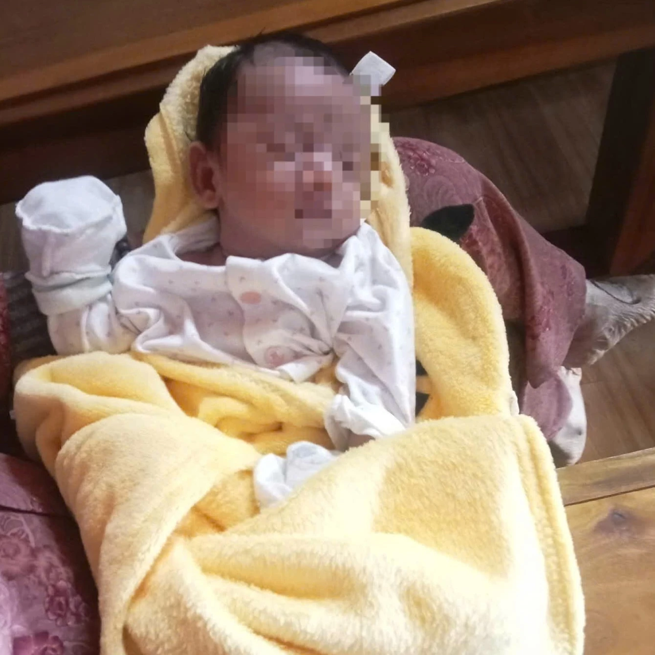 عُثر على الرضيع مهجورًا أمام منزل في بلدة جيو لينه - الصورة: CTV
