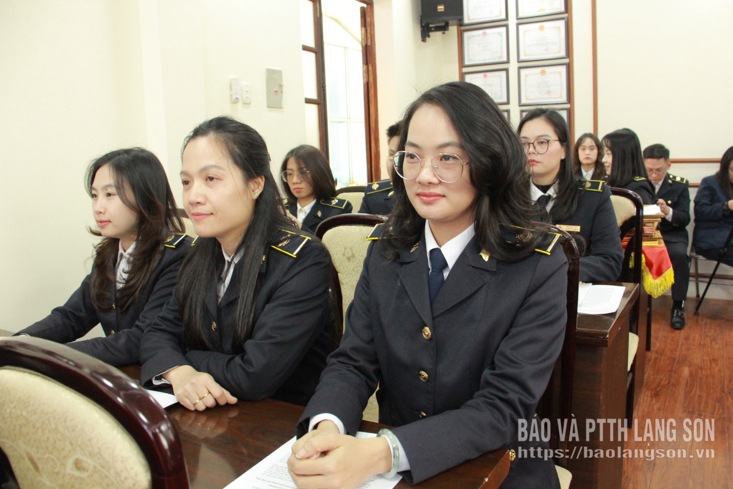 Officials, staff, and workers of the Provincial International Health Quarantine Center attended the conference.