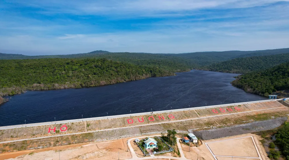 Il Comitato popolare della Zona economica speciale di Phu Quoc invita le imprese e le famiglie a risparmiare acqua nelle loro attività e nella vita quotidiana al fine di ridurre la pressione sul lago Duong Dong.