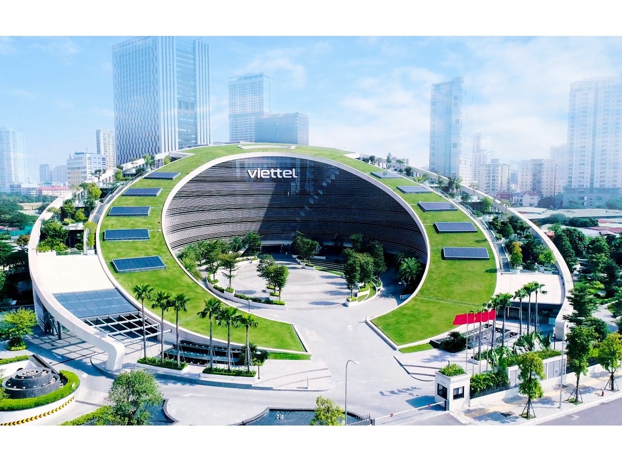 Viettel's revenue in 2025 is projected to reach 220.4 trillion VND, representing a growth of 13.8%.