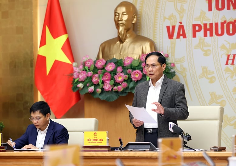 Il vice primo ministro ha richiesto che i ministeri, i settori e le autorità locali identifichino la lotta al contrabbando, alle frodi commerciali e alla contraffazione come un compito chiave, prioritario, a lungo termine e continuativo. - Foto: VGP/Hai Minh