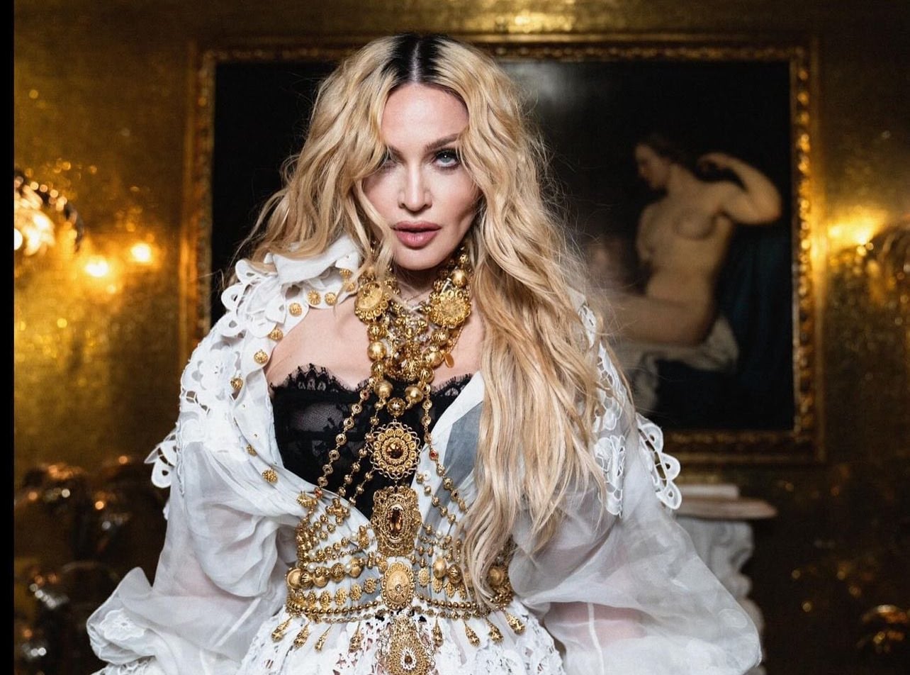 Madonna in nuove foto per Dolce & Gabbana che celebrano il suo v0 asu4a8kkr1jd1.jpg