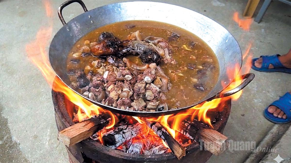 Món thắng cố ngựa hấp dẫn trong những ngày đông.