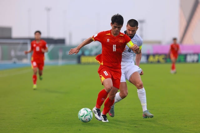 Đội trưởng Khuất Văn Khang: 'Cụ' thủ lĩnh trầm lặng, rất đáng tin cậy của U.23 Việt Nam- Ảnh 4.