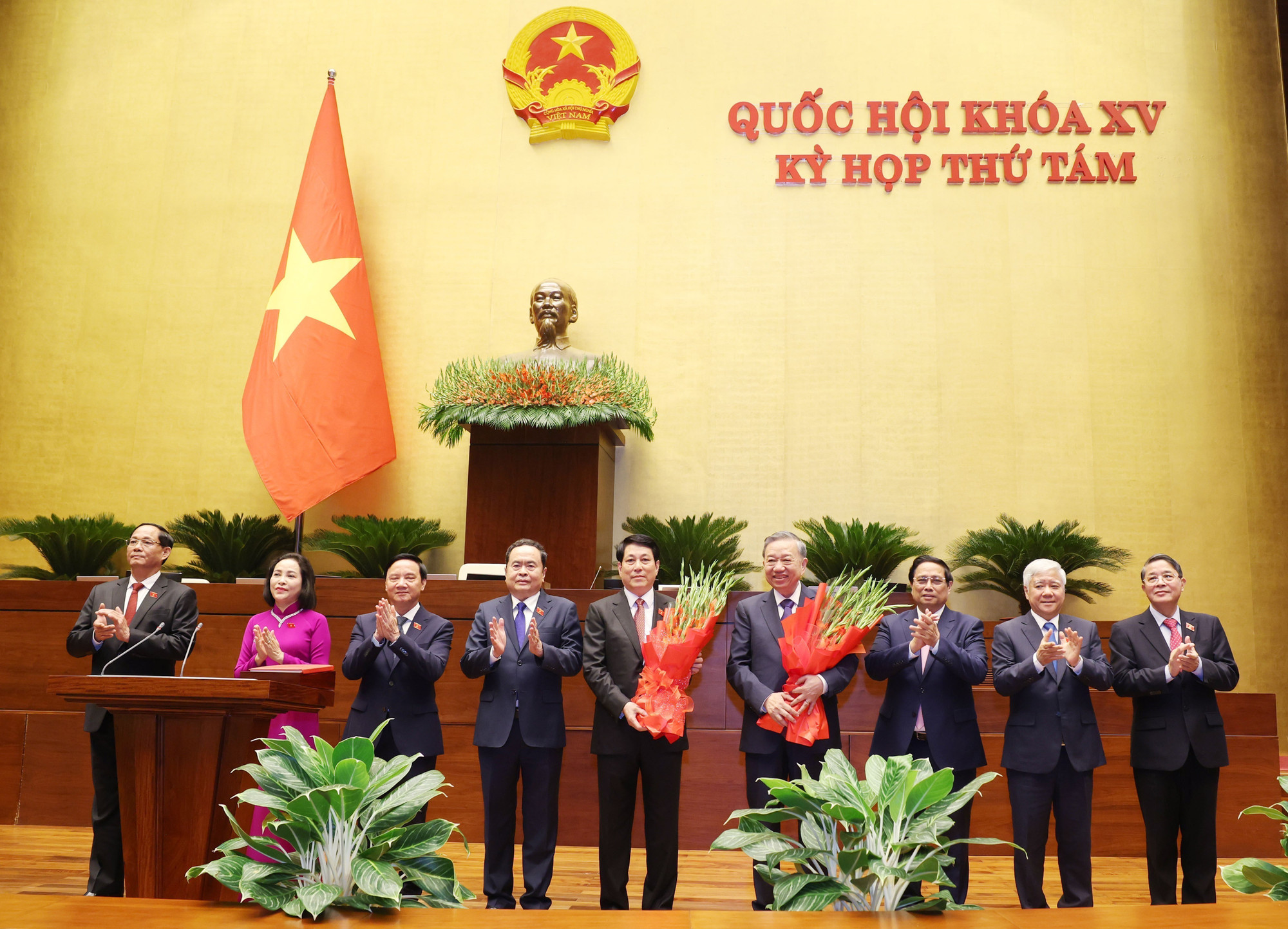 dang-cong-san-viet-nam-dau-an-truong-thanh-qua-cac-ky-dai-hoi.jpg