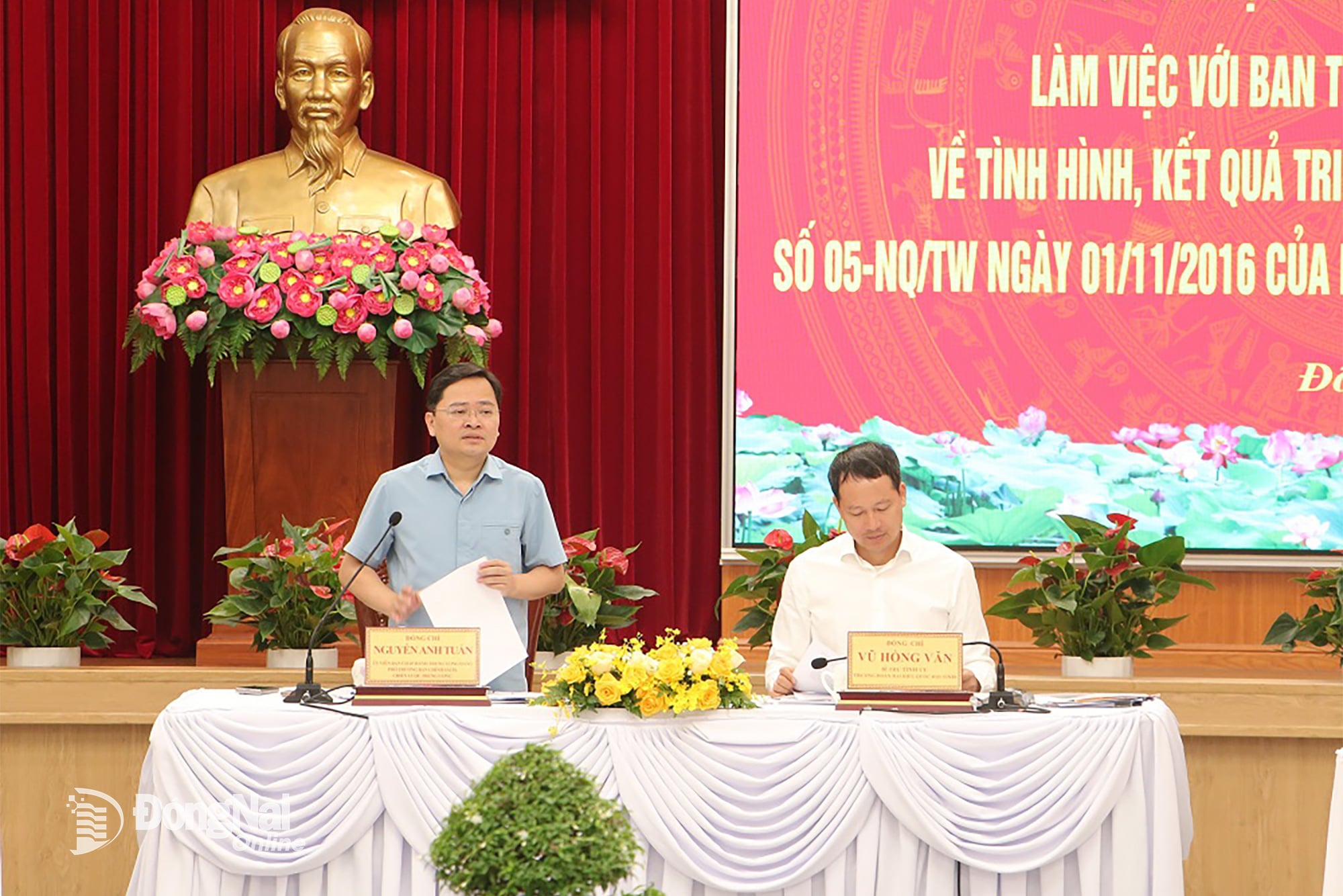 Các đồng chí: Nguyễn Anh Tuấn, Ủy viên Trung ương Đảng, Phó Trưởng ban Chính sách, chiến lược Trung ương; Vũ Hồng Văn, Bí thư Tỉnh ủy, Trưởng đoàn Đại biểu Quốc hội tỉnh Đồng Nai chủ trì buổi làm việc.&nbsp;Ảnh: Phạm Tùng
