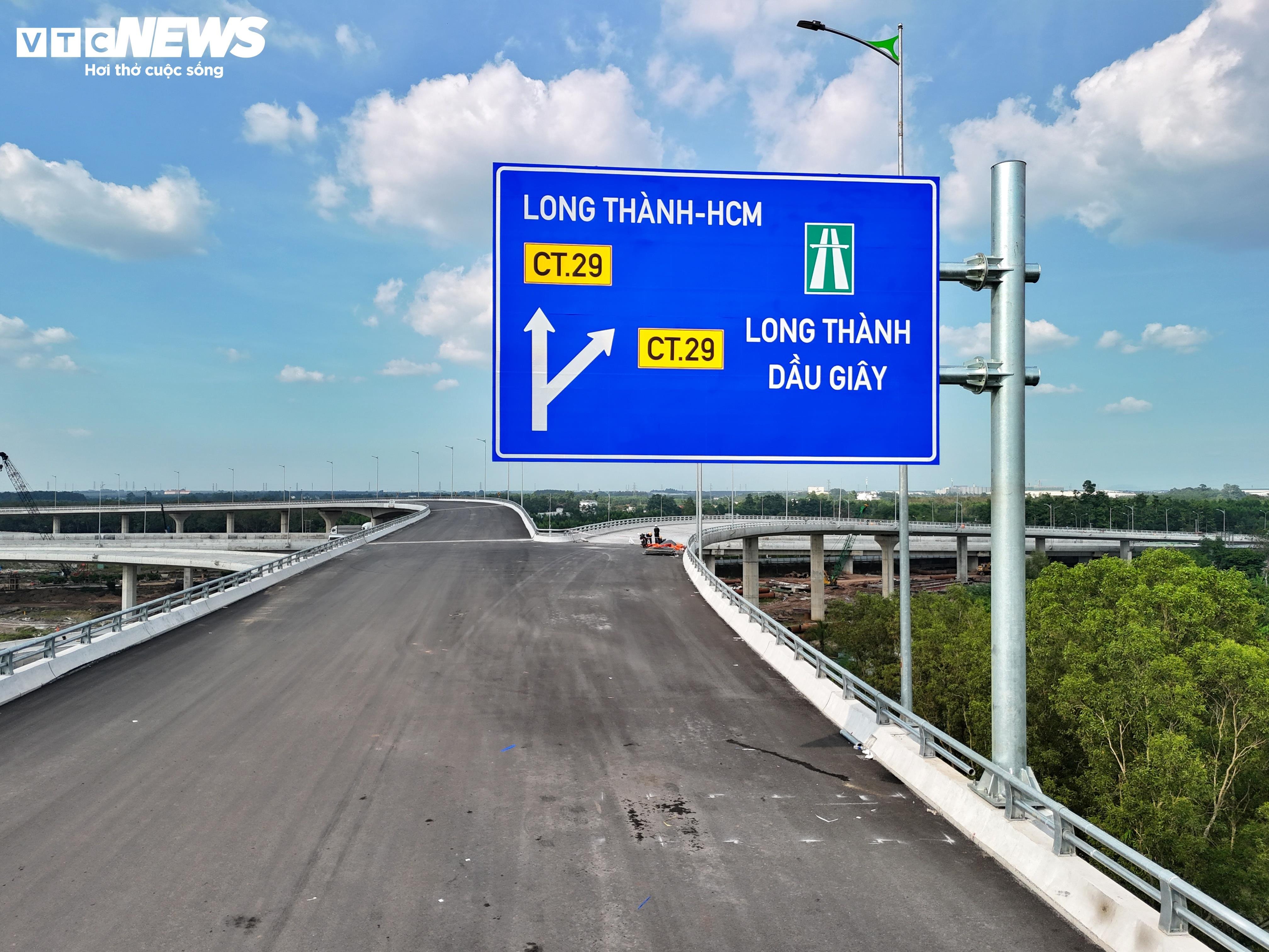 Zwei Mega-Knotenpunkte, die die Schnellstraße mit dem Flughafen Long Thanh verbinden, schreiten zügig der Fertigstellung entgegen – 6