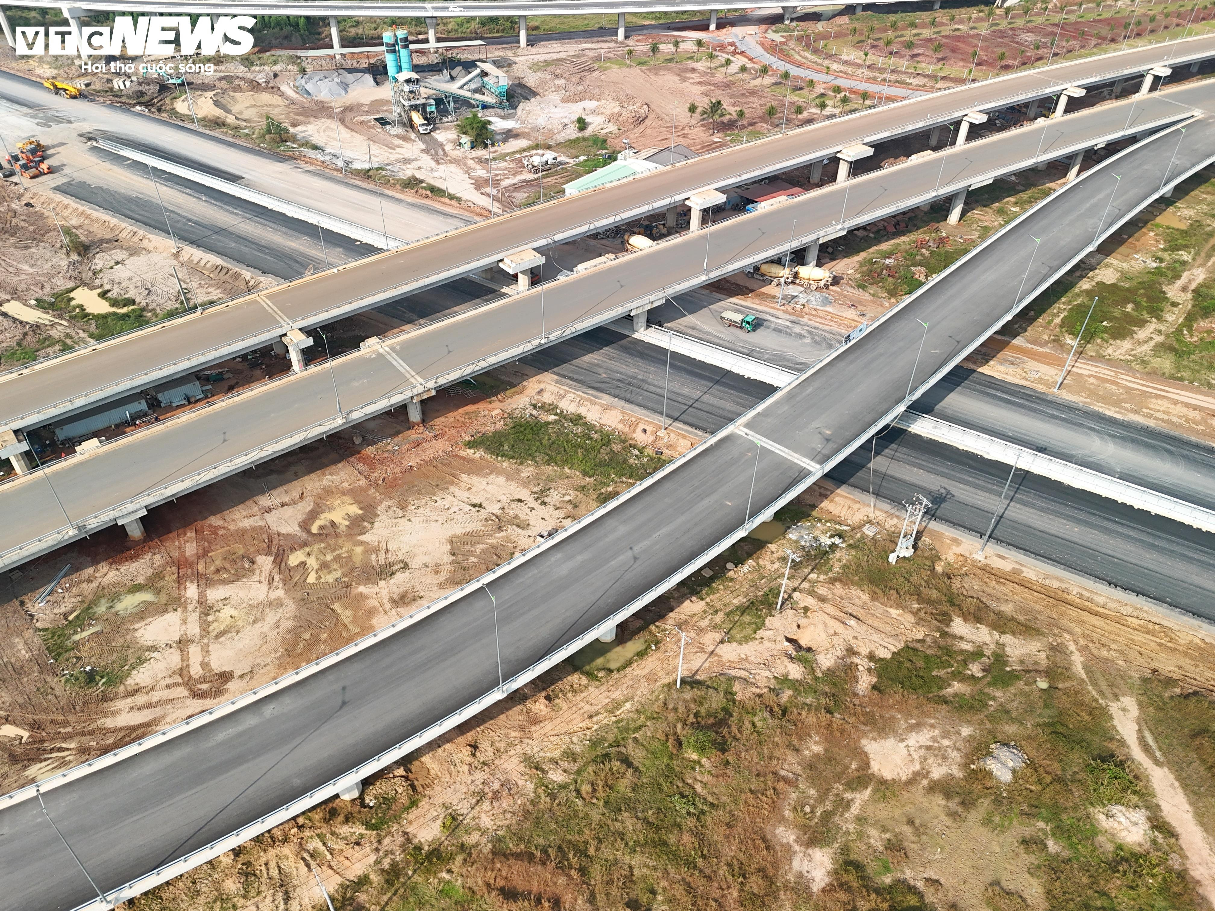 Zwei Mega-Knotenpunkte, die die Schnellstraße mit dem Flughafen Long Thanh verbinden, schreiten zügig der Fertigstellung entgegen – 13