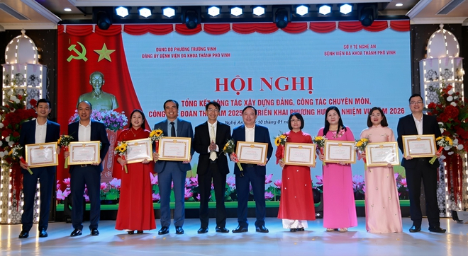 មន្ទីរពេទ្យទូទៅក្រុងវិញបង្កើនល្បឿនការផ្លាស់ប្តូររបស់ខ្លួន៖ ឆ្ពោះទៅរកគំរូថ្មីមួយ។ Bệnh viện Đa khoa TP Vinh tăng tốc chuyển mình: Hướng tới mô hình