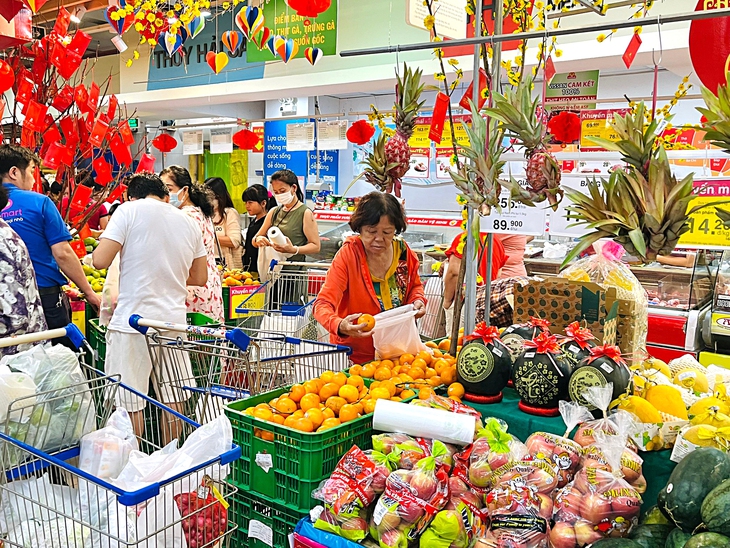 Bandar Raya Ho Chi Minh memerlukan jaminan bekalan dan harga barangan percutian Tet - Foto 1. hàng tết - Ảnh 1.