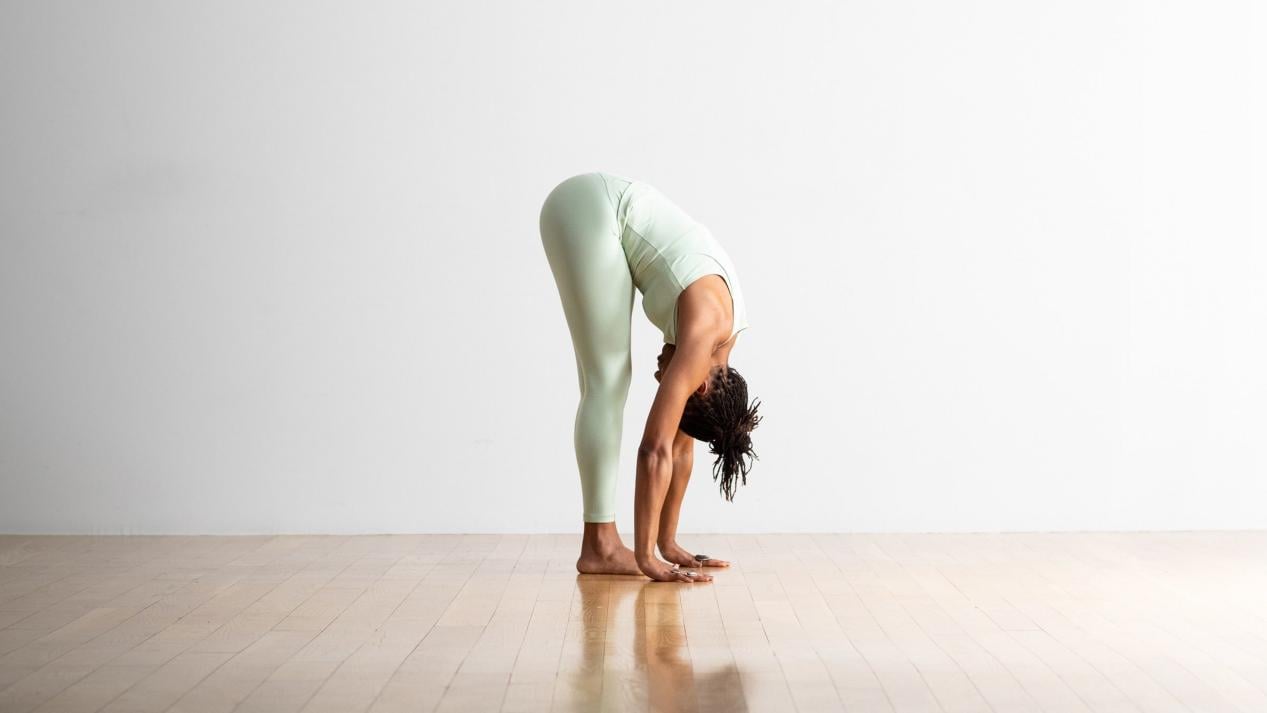 6 tư thế yoga đơn giản kích thích mọc tóc hiệu quả - Ảnh 2.