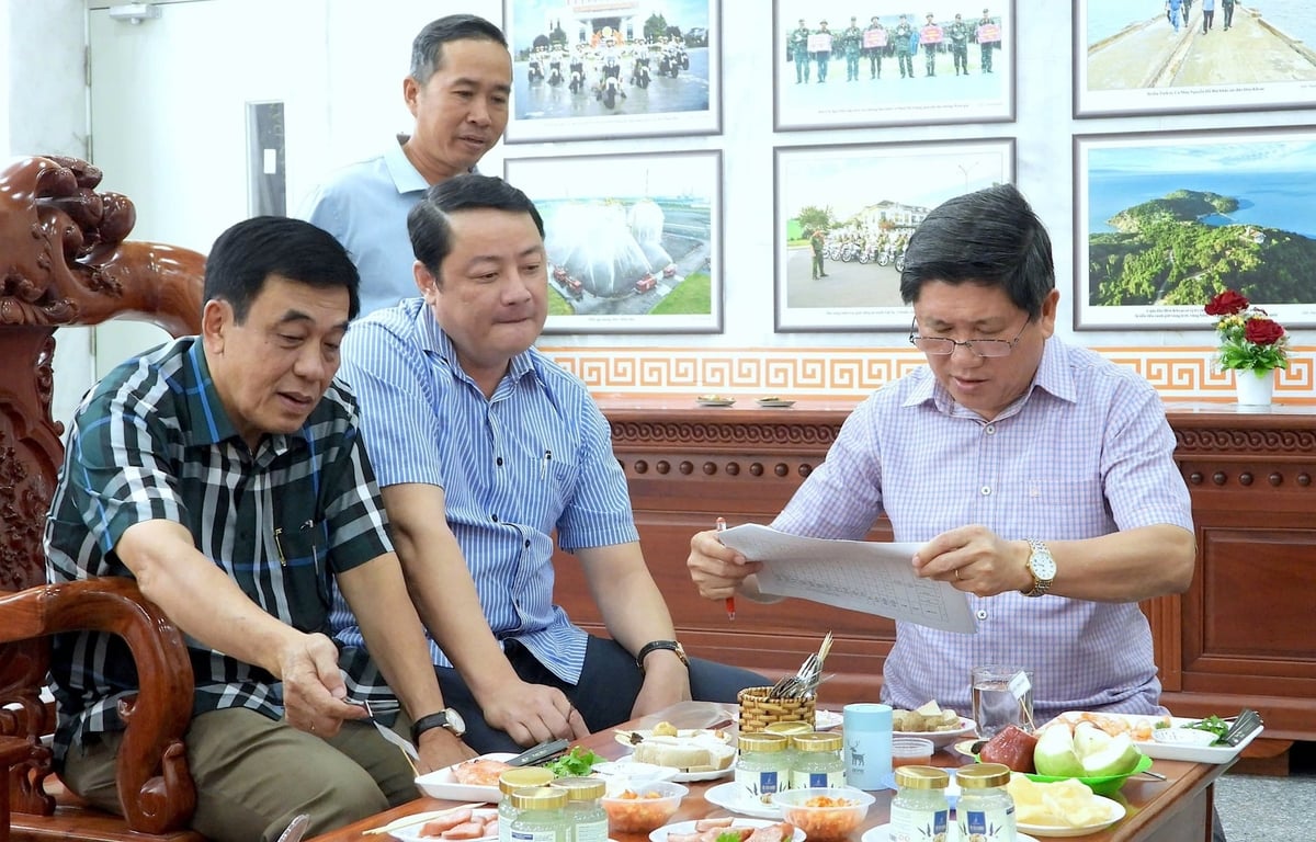Năm 2025, Hội đồng đánh giá, phân hạng đã thống nhất công nhận thêm 29 sản phẩm OCOP 3 sao của 11 chủ thể và 3 sản phẩm OCOP 4 sao của 2 chủ thể theo đúng quy định. Ảnh: Trọng Linh.