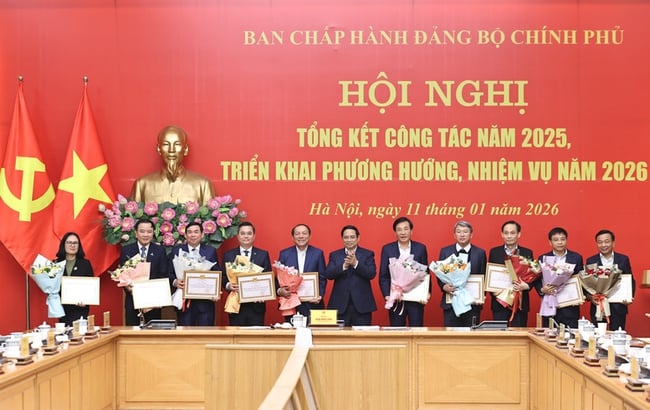 Tập trung chỉ đạo công tác tổ chức, phục vụ, bảo đảm tuyệt đối an toàn, tổ chức thành công Đại hội XIV của Đảng - Ảnh 2.