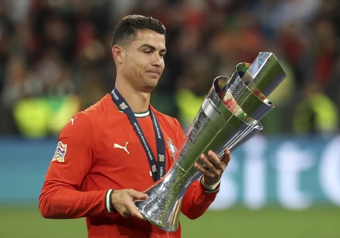 Ronaldo không còn “bất khả xâm phạm” ở tuyển Bồ Đào Nha - Ảnh 2.
