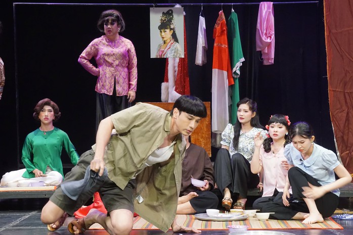 Minh Dự, Phương Lan, Thuận Nguyễn hội ngộ trong "Gánh hát về khuya" tại Sân khấu Thế giới trẻ - Ảnh 4.
