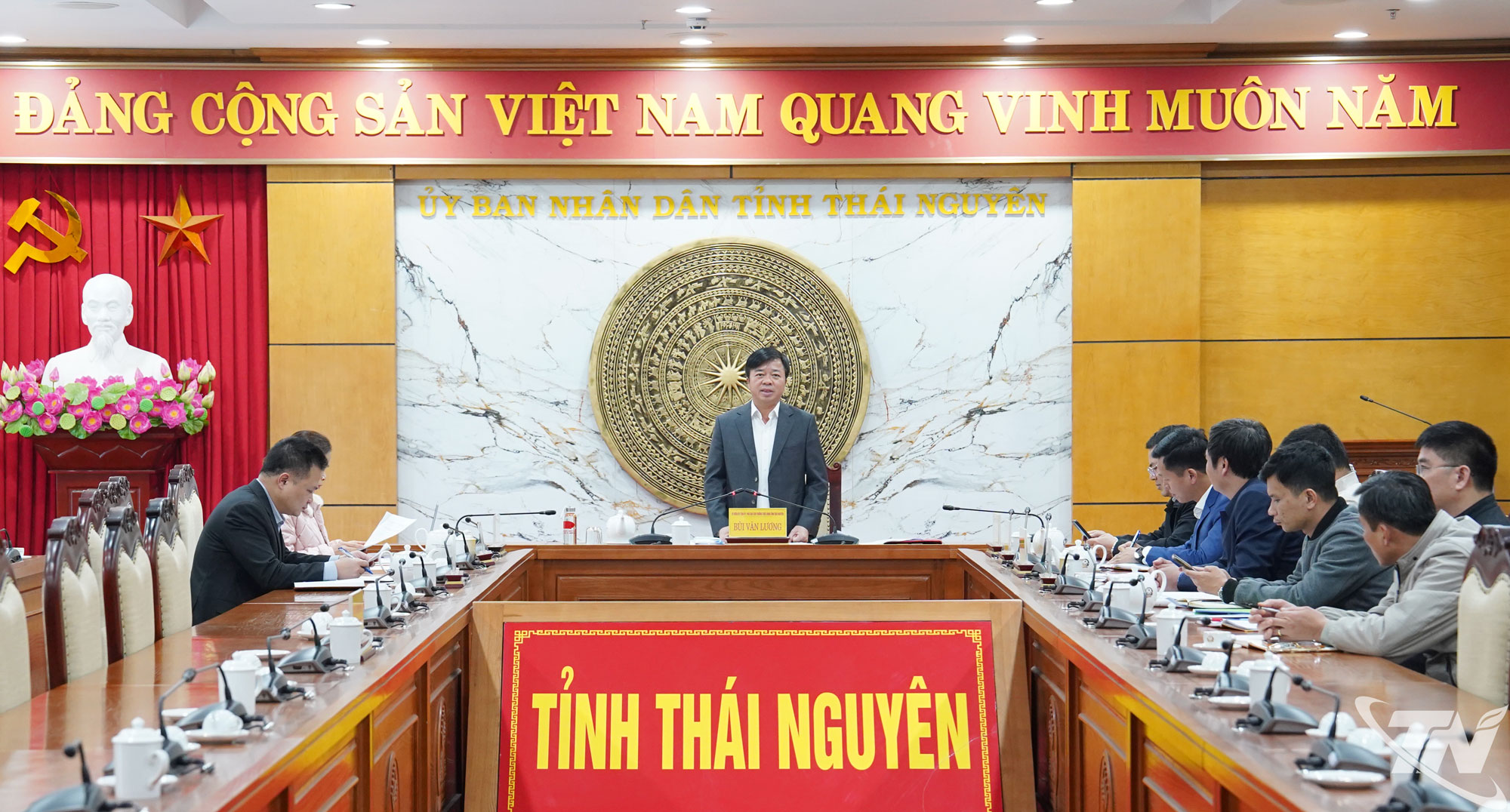 Đồng chí Phó Chủ tịch Thường trực UBND tỉnh chủ trì Hội nghị.
